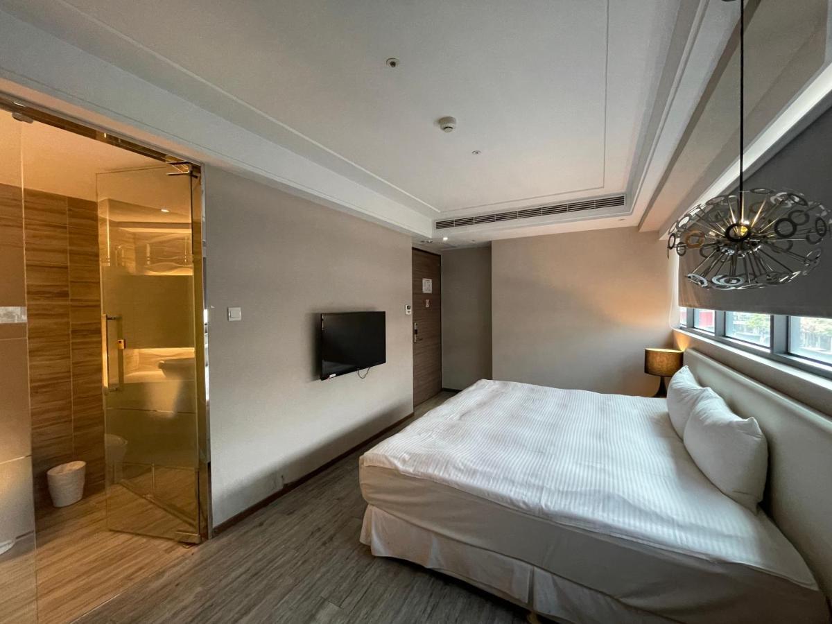 Royal Fine Hotel Kaohsiung Exterior photo