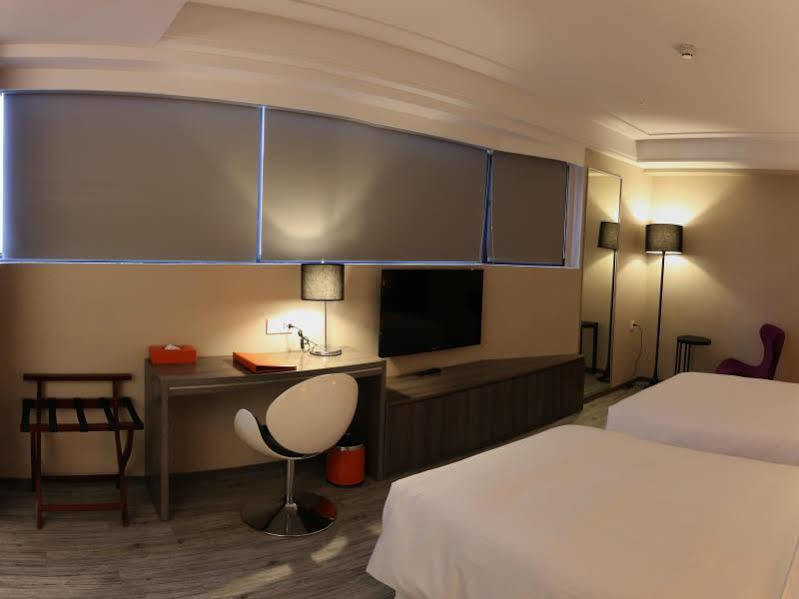 Royal Fine Hotel Kaohsiung Exterior photo